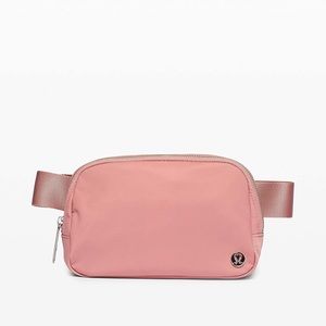 Lululemon Everywhere Belt Bag 💗
